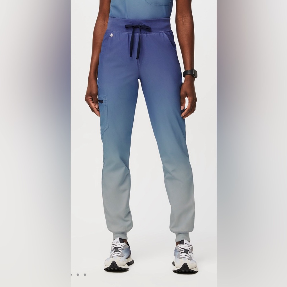Women’s High Waisted Ocean Mist Figs Zamora Ombré Jogger Scrub Pants